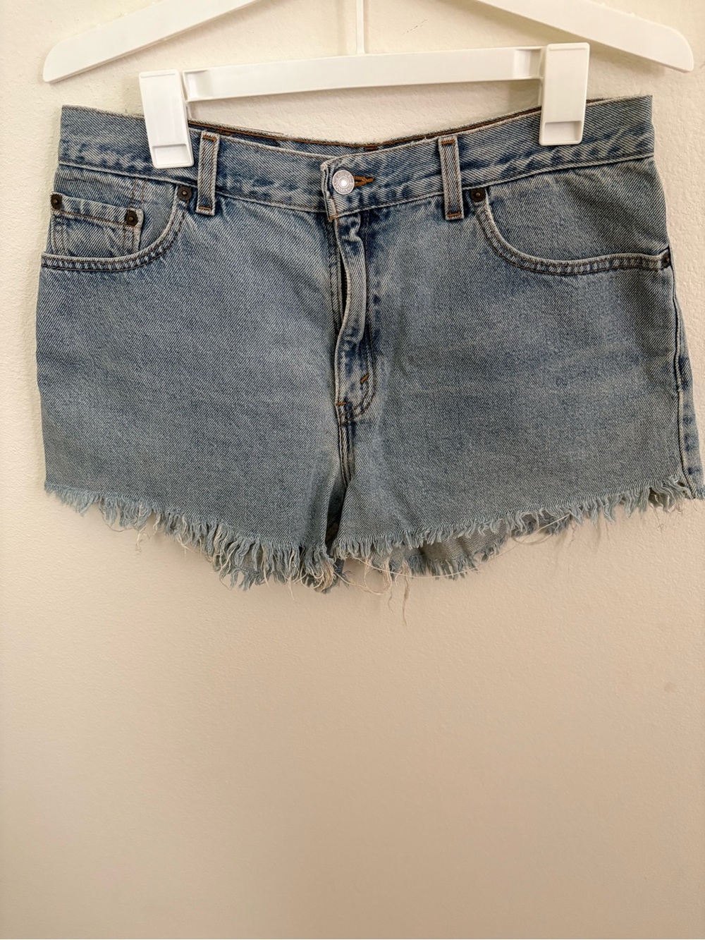 Levi’s 555 Guy Fit Distressed Jean Shorts Size 12